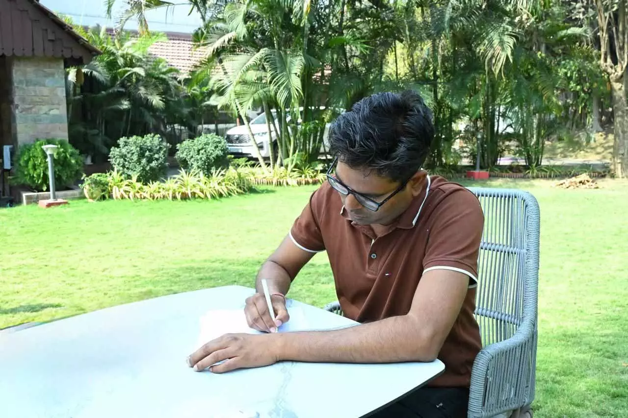 ओपी चौधरी ने इतिहास रचा, भारत में पहली बार किसी मंत्री ने हस्तलिखित बजट पेश किए ओपी चौधरी ने इतिहास रचा, भारत में पहली बार किसी मंत्री ने हस्तलिखित बजट पेश किए