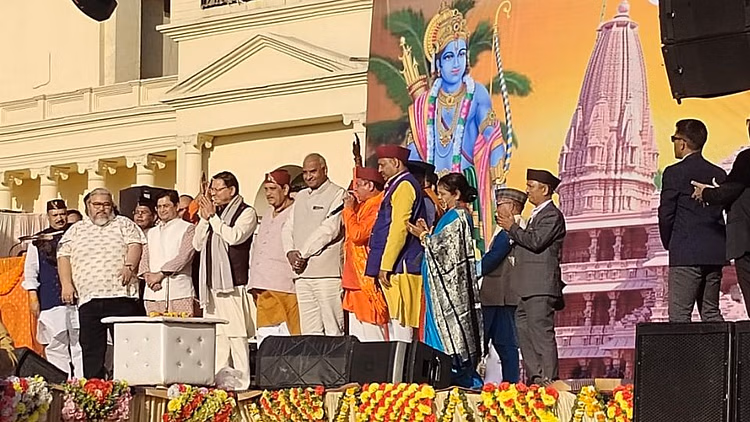 Ghaziabad: उत्तराखंड के सीएम पुष्कर सिंह धामी समापन अवसर पर उत्तरैणी-मकरैणी महोत्सव में पहुंचे Ghaziabad: उत्तराखंड के सीएम पुष्कर सिंह धामी समापन अवसर पर उत्तरैणी-मकरैणी महोत्सव में पहुंचे