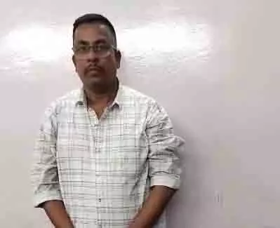 चाकू लेकर खमतराई बाजार में घूम रहा बदमाश गिरफ्तार चाकू लेकर खमतराई बाजार में घूम रहा बदमाश गिरफ्तार
