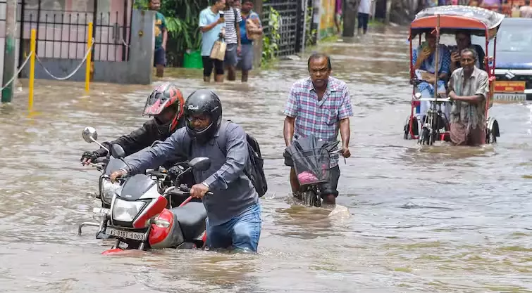 Lucknow: नगर विकास विभाग को जलभराव, बाढ़ से बचाव के लिए आधुनिक तकनीकों पर विशेष ध्यान देने के निर्देश Lucknow: नगर विकास विभाग को जलभराव, बाढ़ से बचाव के लिए आधुनिक तकनीकों पर विशेष ध्यान देने के निर्देश