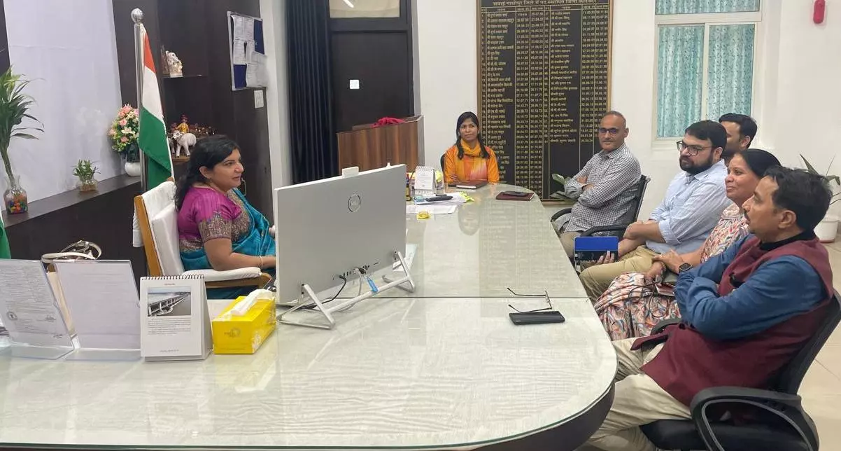 Madhopur: जिला कलेक्टर ने पूर्ण सावधानी के साथ बोर्ड परीक्षा सम्पन्न Madhopur: जिला कलेक्टर ने पूर्ण सावधानी के साथ बोर्ड परीक्षा सम्पन्न
