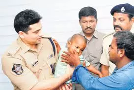 Haryana : 3 वर्षीय लापता बालक को उसके परिजनों से मिलाया गया Haryana : 3 वर्षीय लापता बालक को उसके परिजनों से मिलाया गया