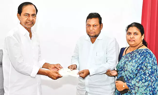 KCR ने भारतीय जनता पार्टी नेता को वित्तीय सहायता प्रदान की KCR ने भारतीय जनता पार्टी नेता को वित्तीय सहायता प्रदान की