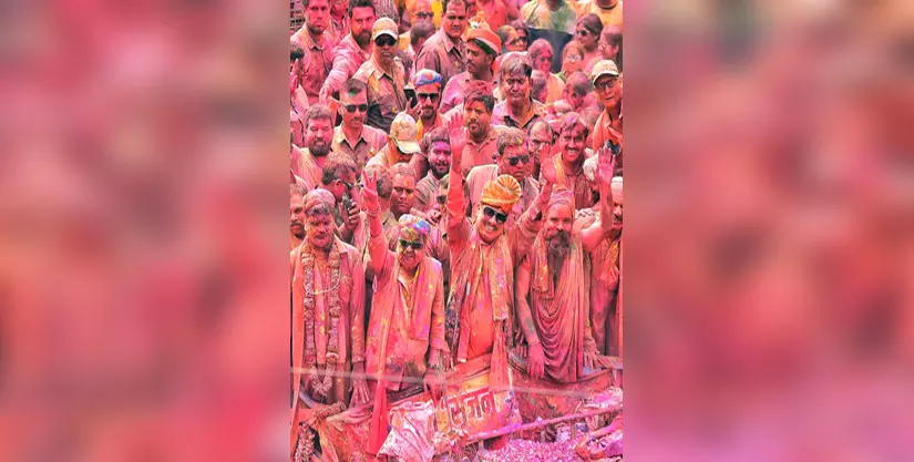 रंगों की आस्था...यहां होता है अनोखी होली का आयोजन रंगों की आस्था...यहां होता है अनोखी होली का आयोजन