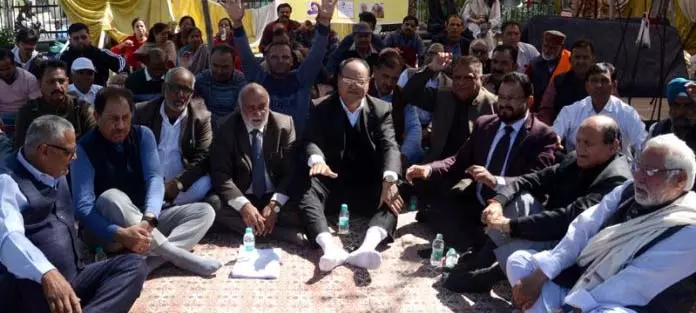 JBM ने नशीली दवाओं के बढ़ते खतरे के खिलाफ विरोध प्रदर्शन किया JBM ने नशीली दवाओं के बढ़ते खतरे के खिलाफ विरोध प्रदर्शन किया
