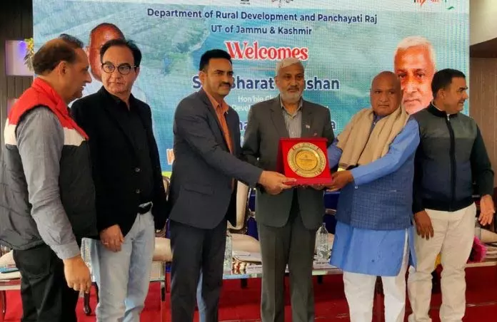 Bhalwal ने स्थायी जल प्रबंधन को बढ़ावा देने के लिए ‘वाटरशेड यात्रा’ कार्यक्रम का आयोजन किया Bhalwal ने स्थायी जल प्रबंधन को बढ़ावा देने के लिए ‘वाटरशेड यात्रा’ कार्यक्रम का आयोजन किया