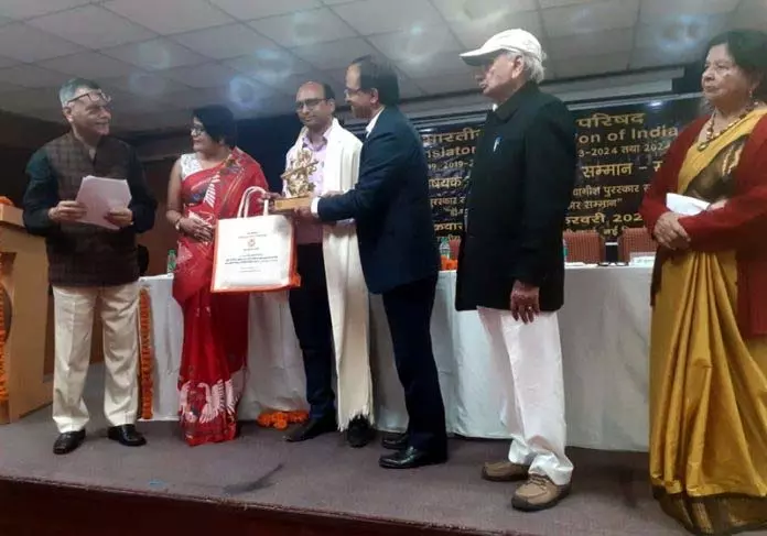 Yashpal Nirmal को डॉ. गार्गी गुप्ता द्विवागीश पुरस्कार से सम्मानित किया Yashpal Nirmal को डॉ. गार्गी गुप्ता द्विवागीश पुरस्कार से सम्मानित किया
