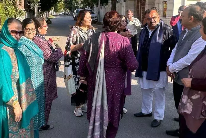 MLA विक्रम रंधावा-रितिका त्रेहन ने बाहु विधानसभा क्षेत्र के वार्ड नंबर 20 का दौरा किया MLA विक्रम रंधावा-रितिका त्रेहन ने बाहु विधानसभा क्षेत्र के वार्ड नंबर 20 का दौरा किया