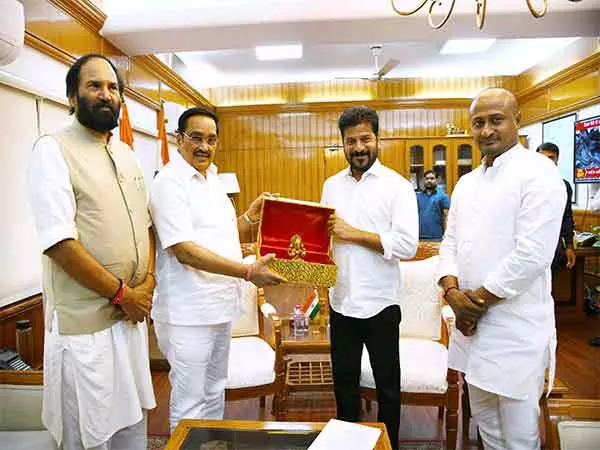 CM ने केंद्रीय जल शक्ति मंत्री से मुलाकात की, कृष्णा नदी के जल का उचित हिस्सा राज्य को आवंटित करने की मांग की CM ने केंद्रीय जल शक्ति मंत्री से मुलाकात की, कृष्णा नदी के जल का उचित हिस्सा राज्य को आवंटित करने की मांग की