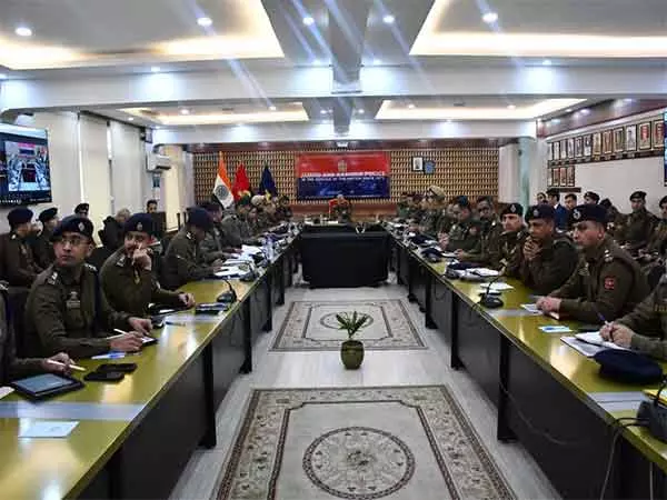 जम्मू-कश्मीर के DGP ने अपराध एवं सुरक्षा समीक्षा बैठक की अध्यक्षता की जम्मू-कश्मीर के DGP ने अपराध एवं सुरक्षा समीक्षा बैठक की अध्यक्षता की