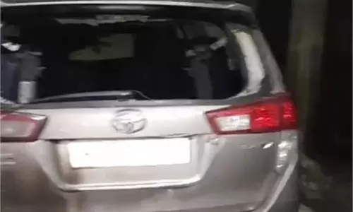 Punjab : बदमाशों ने घर के बाहर खड़ी कार को लगाई आग Punjab : बदमाशों ने घर के बाहर खड़ी कार को लगाई आग