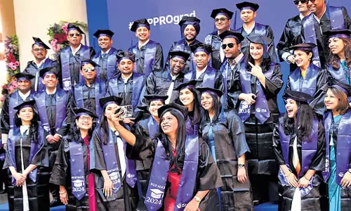 आईएसबी हैदराबाद से 505 छात्र स्नातक हुए