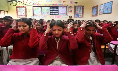Punjab: नियमित ब्रेक और ध्यान परीक्षा के तनाव को दूर करने में सहायक हो सकते Punjab: नियमित ब्रेक और ध्यान परीक्षा के तनाव को दूर करने में सहायक हो सकते