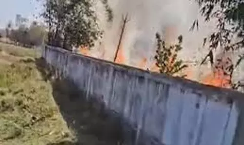 Bihar : तार टूटकर गिरने से कब्रिस्तान में लगी आग