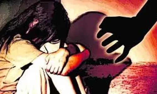 Jharkhand : घर के बाहर खेल रही मासूम से पड़ोसी ने किया दुष्कर्म