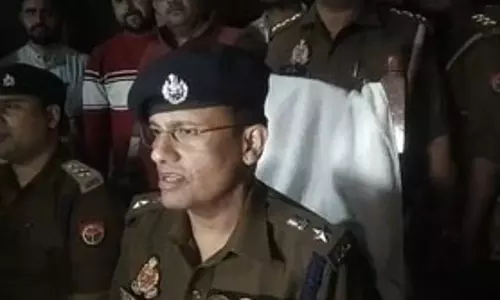हाथरस में सट्टा कारोबार का पर्दाफाश, लाखों की नकदी समेत जमीन के कागजात बरामद हाथरस में सट्टा कारोबार का पर्दाफाश, लाखों की नकदी समेत जमीन के कागजात बरामद