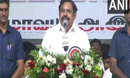 पलानीस्वामी ने Tamil CM पर केंद्र के साथ दोहरा खेल खेलने का आरोप लगाया