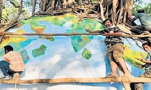 Kerala: अट्टापदी दर्रे को पारिस्थितिकी थीम पर आधारित भित्तिचित्रों से रूपांतरित किया गया Kerala: अट्टापदी दर्रे को पारिस्थितिकी थीम पर आधारित भित्तिचित्रों से रूपांतरित किया गया