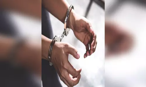 10 रुपये के किराए को लेकर विवाद, रिक्शा चालक पर चाकू से हमला, एक गिरफ्तार 10 रुपये के किराए को लेकर विवाद, रिक्शा चालक पर चाकू से हमला, एक गिरफ्तार