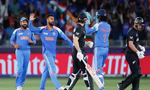 CT 2025: वरुण ने दुबई की पुरानी यादों के साथ मानसिक संघर्ष का खुलासा किया CT 2025: वरुण ने दुबई की पुरानी यादों के साथ मानसिक संघर्ष का खुलासा किया
