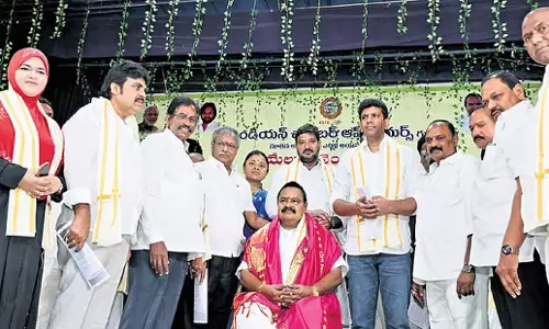Andhra: योजनाएं छोटे उद्यमियों तक पहुंचनी चाहिए Andhra: योजनाएं छोटे उद्यमियों तक पहुंचनी चाहिए