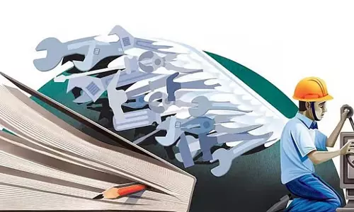 Andhra: आंध्र प्रदेश में छात्रों से व्यावसायिक कौशल पर ध्यान केंद्रित करने का आग्रह किया गया Andhra: आंध्र प्रदेश में छात्रों से व्यावसायिक कौशल पर ध्यान केंद्रित करने का आग्रह किया गया