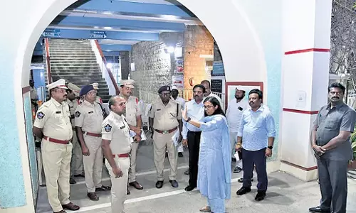Andhra: एमएलसी वोटों की गिनती शुरू, एनडीए स्नातक सीटों पर आश्वस्त Andhra: एमएलसी वोटों की गिनती शुरू, एनडीए स्नातक सीटों पर आश्वस्त