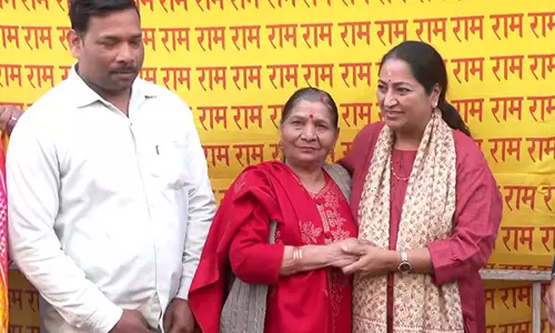 Delhi CM ने अपने आवास पर जन-मिलन समारोह आयोजित किया Delhi CM ने अपने आवास पर जन-मिलन समारोह आयोजित किया