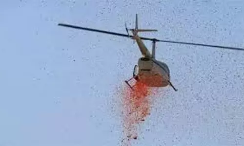 Rajasthan : महायज्ञ के दौरान हेलीकॉप्टर से पुष्प वर्षा के नाम पर 5 लाख की ठगी Rajasthan : महायज्ञ के दौरान हेलीकॉप्टर से पुष्प वर्षा के नाम पर 5 लाख की ठगी