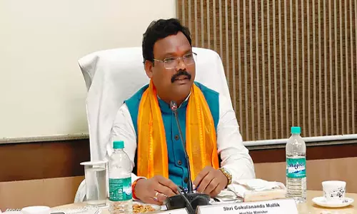 Odisha: ओडिशा के मंत्री ने मलकानगिरी का दौरा किया, छात्राओं की सुरक्षा पर जोर दिया
