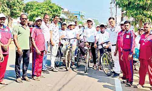 Odisha: तेल कंपनियों ने पर्यावरण संरक्षण पर जन जागरूकता सम्मेलन आयोजित किए Odisha: तेल कंपनियों ने पर्यावरण संरक्षण पर जन जागरूकता सम्मेलन आयोजित किए