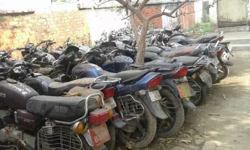 Ballia: गड़वार थाने में लावारिस दोपहिया वाहनों की नीलामी 11 मार्च को होगी
