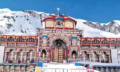 हिमस्खलन का खतरा: बद्रीनाथ में शंख ध्वनि पर प्रतिबंध हिमस्खलन का खतरा: बद्रीनाथ में शंख ध्वनि पर प्रतिबंध