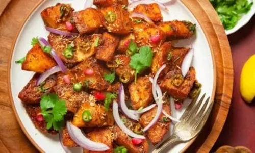 घर पर ऐसे बनाएं potato chaat, बहार का भूल जाएंगे ज़ायका घर पर ऐसे बनाएं potato chaat, बहार का भूल जाएंगे ज़ायका