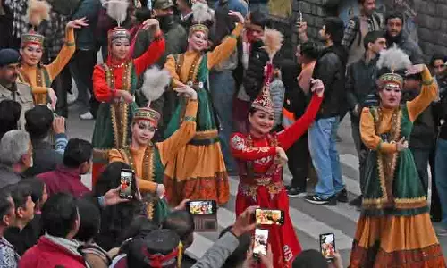 सांस्कृतिक संगम Mandi जीवंत अंतर्राष्ट्रीय परेड से जीवंत हो उठा