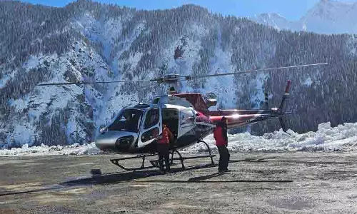 Himachal: गंभीर रूप से घायल व्यक्ति को पांगी से हवाई मार्ग से निकाला गया Himachal: गंभीर रूप से घायल व्यक्ति को पांगी से हवाई मार्ग से निकाला गया