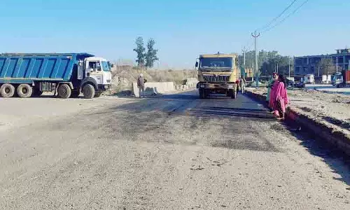 NHAI ने वल्लाह में सर्विस लेन की रिकार्पेटिंग शुरू की