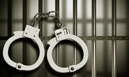 ठाणे: बिजली चोरी निरीक्षण के दौरान MSEDCL अधिकारियों पर हमला करने के आरोप में 3 गिरफ्तार ठाणे: बिजली चोरी निरीक्षण के दौरान MSEDCL अधिकारियों पर हमला करने के आरोप में 3 गिरफ्तार