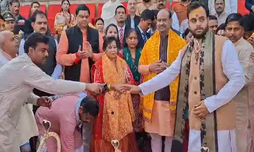 लोकसभा अध्यक्ष Om Birla और उनकी पत्नी ने वृंदावन के केशीघाट पर पूजा-अर्चना की