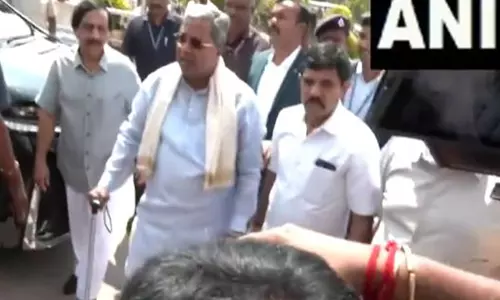 कर्नाटक बजट सत्र: CM सिद्धारमैया, उपमुख्यमंत्री विधान सौध पहुंचे, भाजपा ने किया विरोध प्रदर्शन