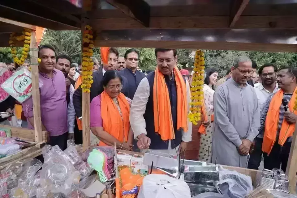 Jaipur: घुमंतु जाति उत्थान न्यास ने रोजगार मेले का आयोजन किया Jaipur: घुमंतु जाति उत्थान न्यास ने रोजगार मेले का आयोजन किया