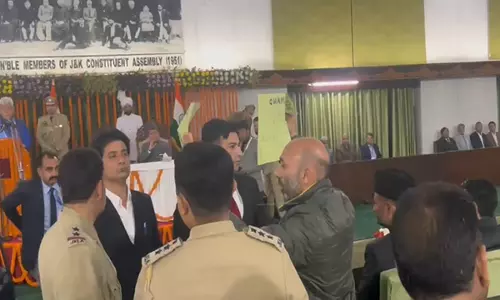 आवामी इत्तेहाद पार्टी के विधायक ने J-K विधानसभा में किया प्रदर्शन, राज्य का दर्जा बहाल करने की मांग