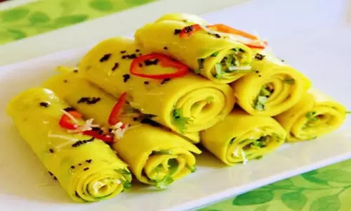 Recipe: गुजरात की सुप्रसिद्ध बेसन खांडवी Recipe: गुजरात की सुप्रसिद्ध बेसन खांडवी