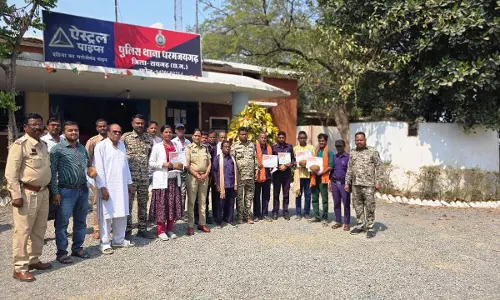 पुलिस विभाग ने चुनाव में उत्कृष्ट कार्य और योगदान देने वाले कर्मचारियों का किया सम्मान पुलिस विभाग ने चुनाव में उत्कृष्ट कार्य और योगदान देने वाले कर्मचारियों का किया सम्मान