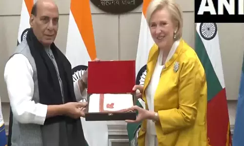 केंद्रीय रक्षा मंत्री Rajnath Singh ने बेल्जियम की राजकुमारी एस्ट्रिड से मुलाकात की केंद्रीय रक्षा मंत्री Rajnath Singh ने बेल्जियम की राजकुमारी एस्ट्रिड से मुलाकात की
