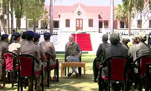 विश्व वन्यजीव दिवस पर PM Modi ने गिर राष्ट्रीय उद्यान में ग्राउंड स्टाफ से बातचीत की