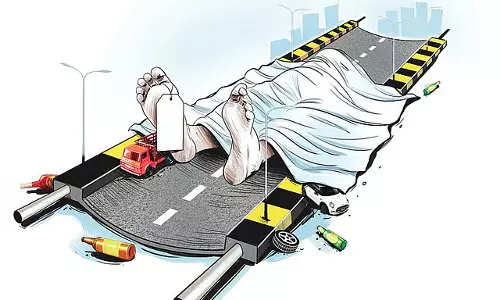 Karnataka : अज्ञात वाहन की टक्कर में 3 की मौत Karnataka : अज्ञात वाहन की टक्कर में 3 की मौत