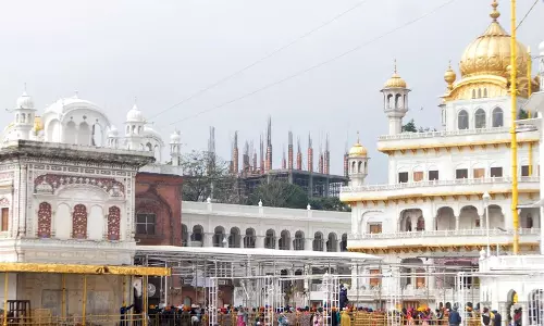 Punjab :  स्वर्ण मंदिर के पास बन रही है ‘ऊंची’ इमारत, सिख विद्वान नाराज