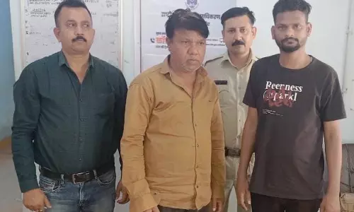 धमतरी में क्रिकेट मैच में ऑनलाईन सट्टा खेला रहे दो लोग गिरफ्तार