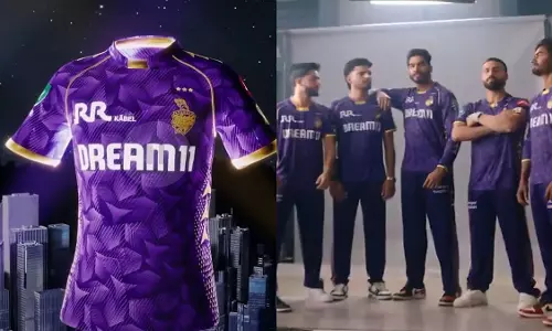 IPL 2025 से पहले केकेआर ने जारी की तीन स्टार वाली जर्सी, VIDEO IPL 2025 से पहले केकेआर ने जारी की तीन स्टार वाली जर्सी, VIDEO